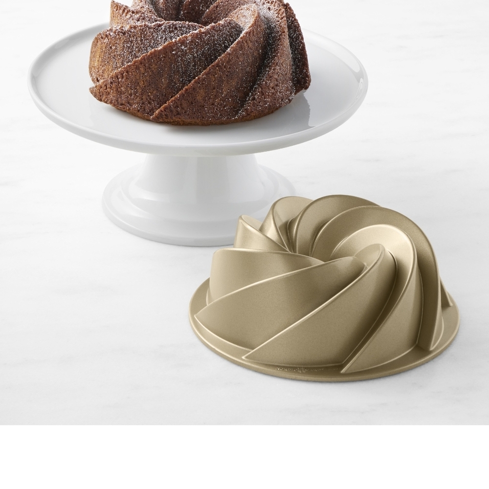 Nordic Ware Nonstick Cast Aluminum Small Heritage Bundt® Cake Pan